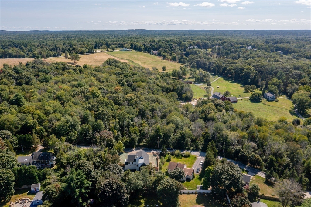 8 Elizabeth Ln