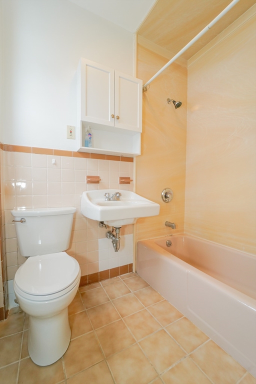 73 Edwards St # 75