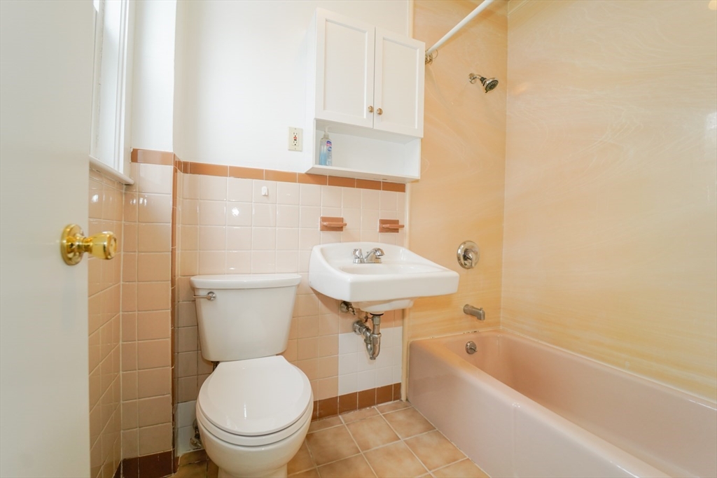 73 Edwards St # 75
