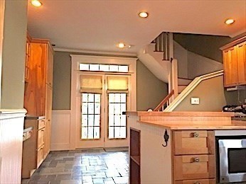 112 Manthorne # 2