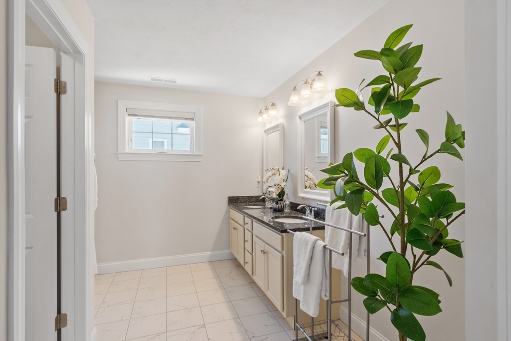 10 Edgar Dr # 10