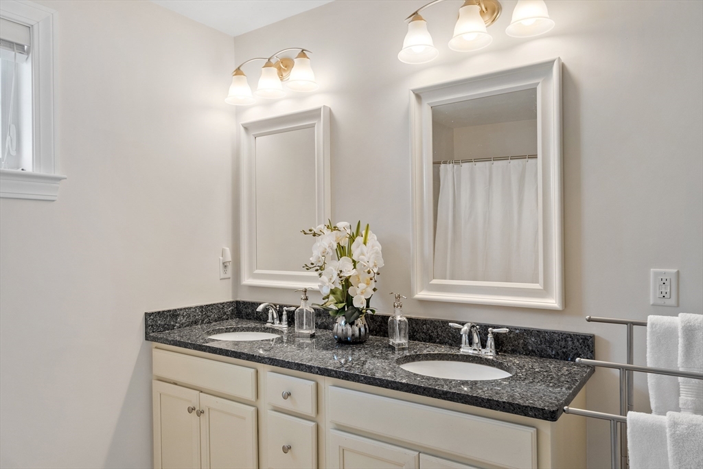 10 Edgar Dr # 10