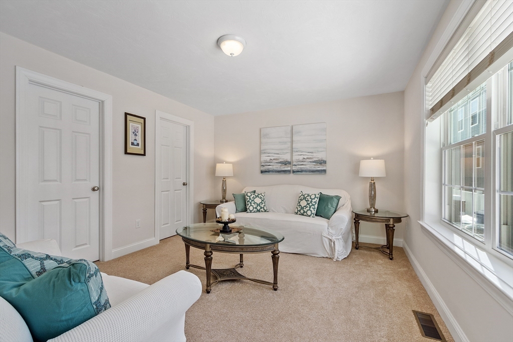 10 Edgar Dr # 10
