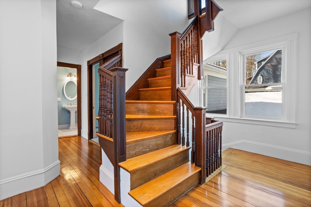 28 Tanager Street
