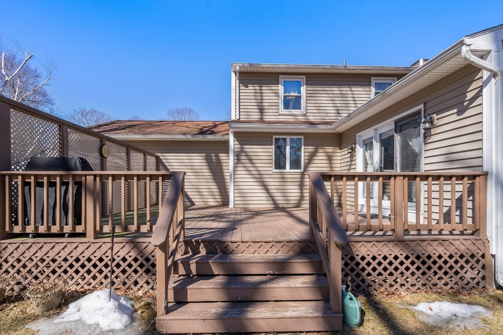 7 Whiting Rd