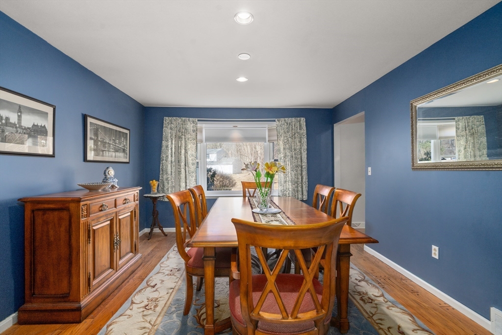 7 Whiting Rd