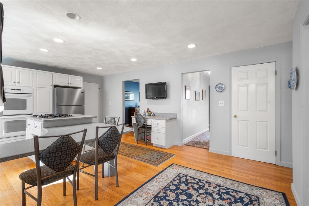 7 Whiting Rd
