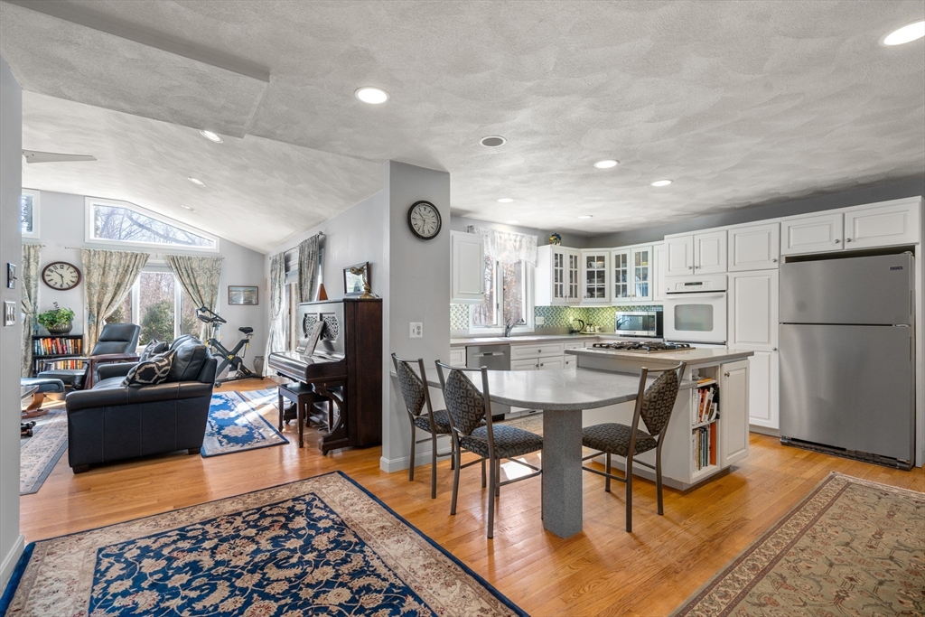 7 Whiting Rd
