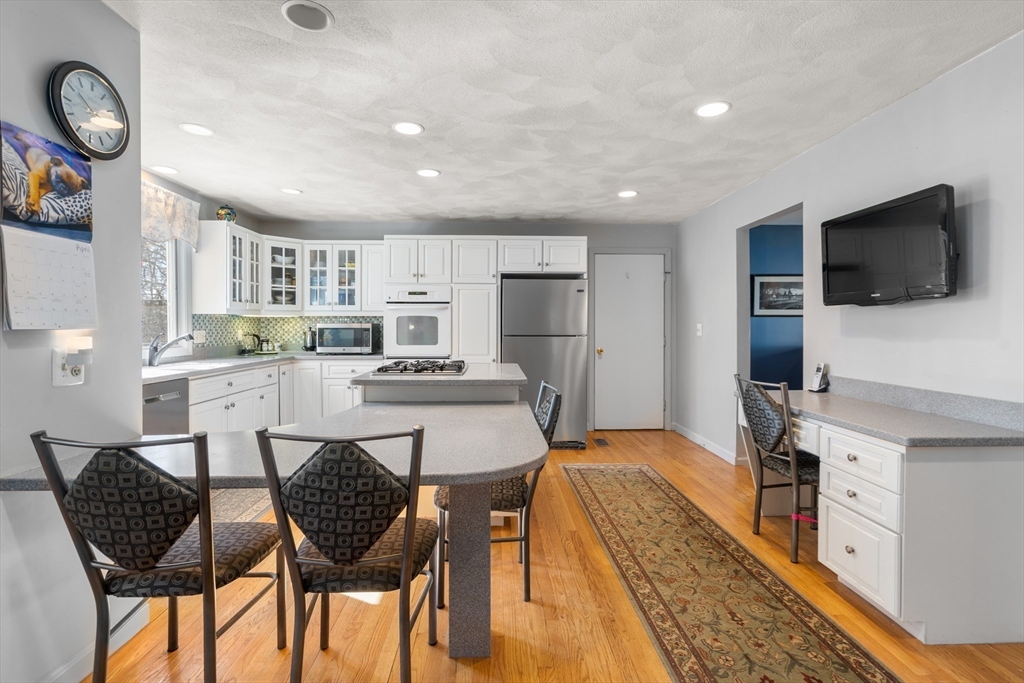 7 Whiting Rd