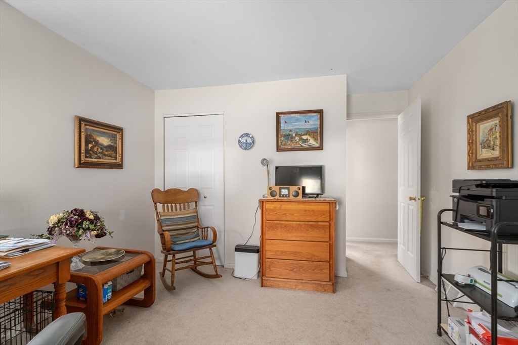 7 Whiting Rd