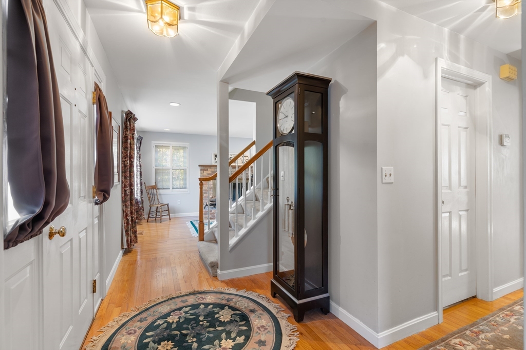 7 Whiting Rd