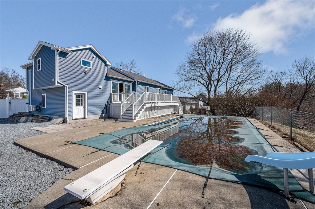 24 Eaton Dr