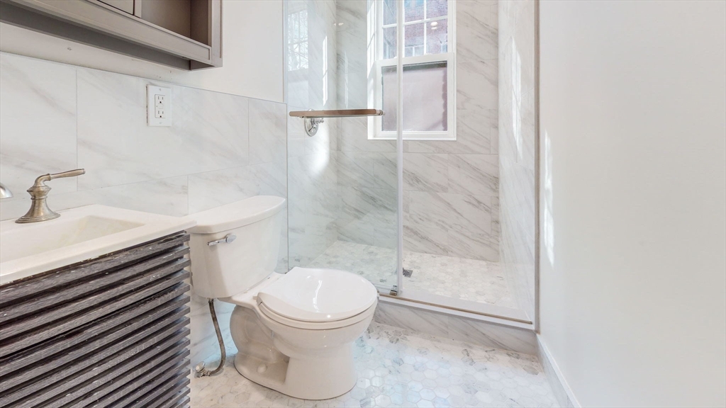 108 Washington St # 4