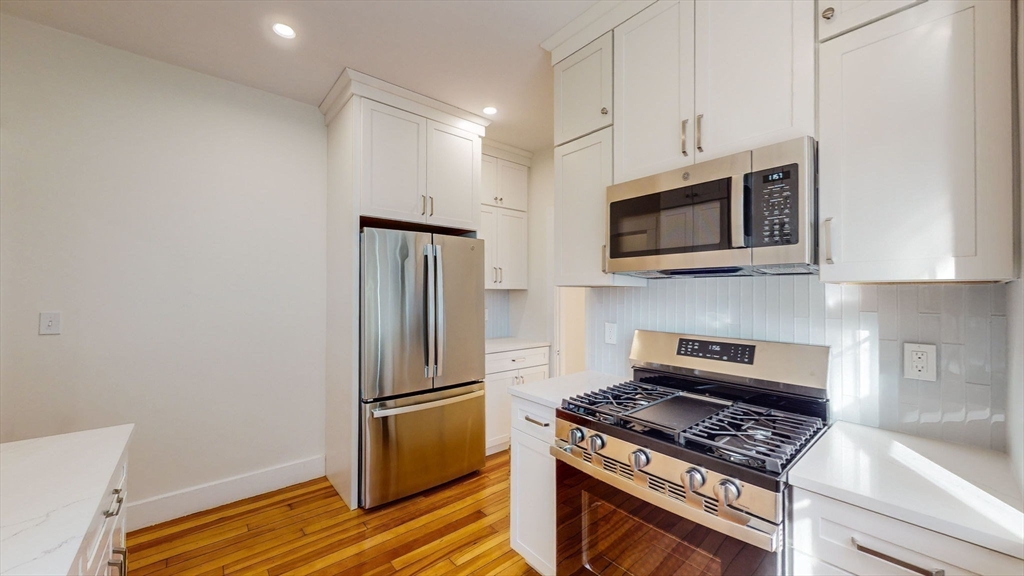 108 Washington St # 4