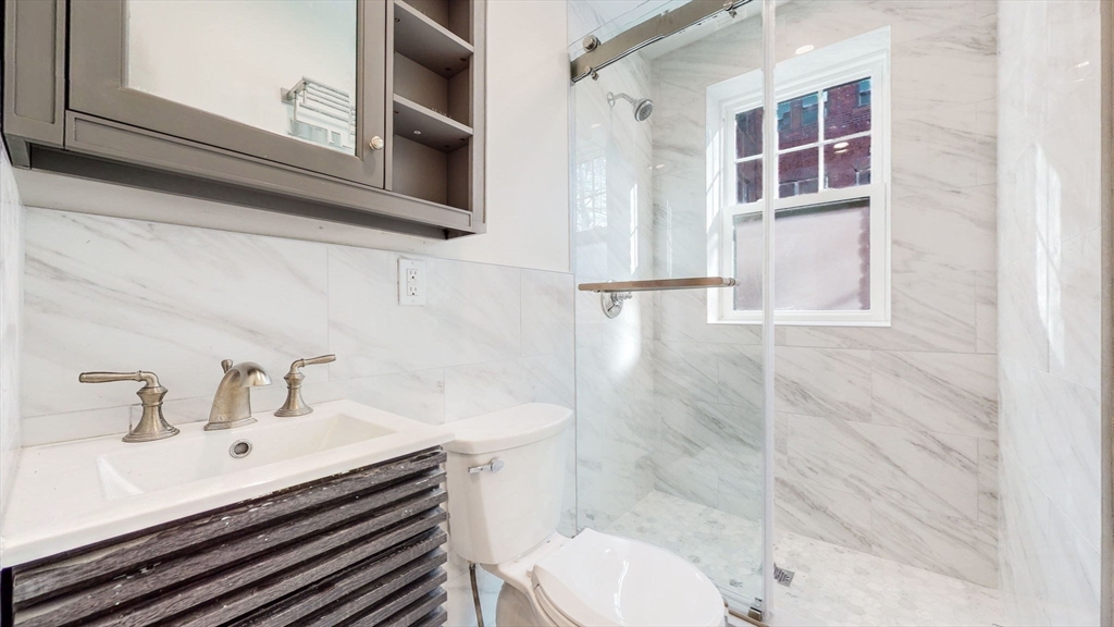 108 Washington St # 4