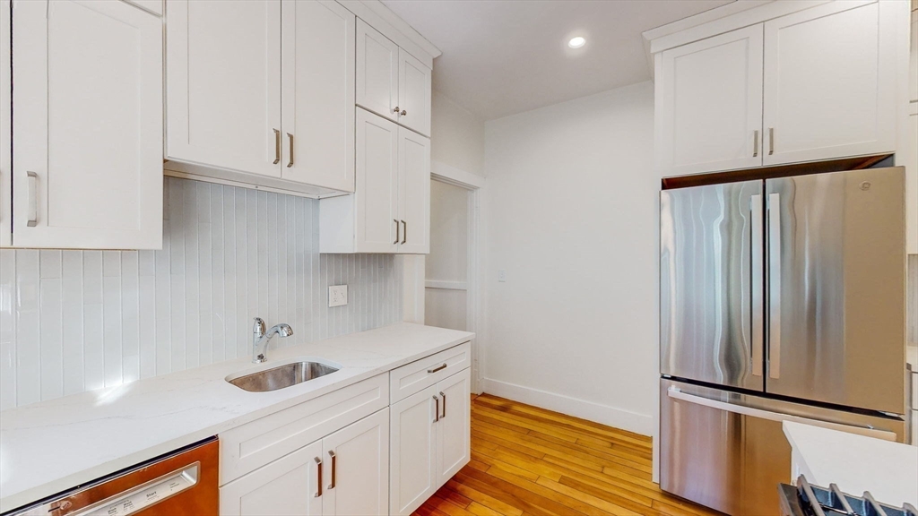 108 Washington St # 4