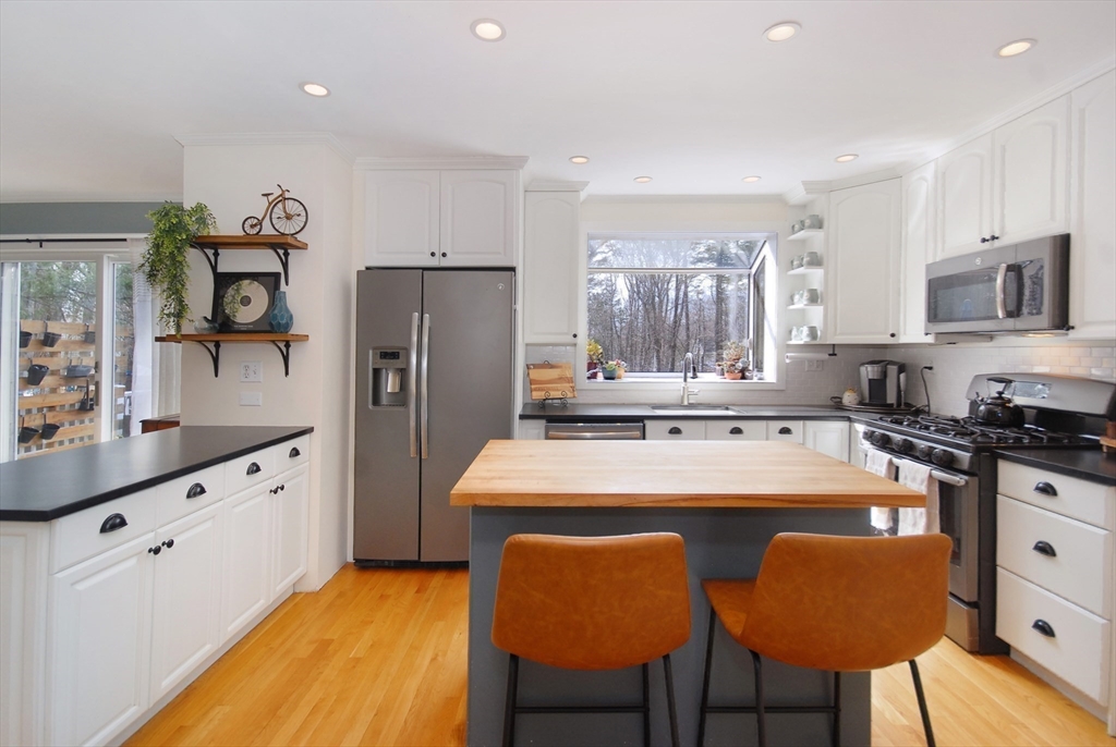 4 Sylvia St
