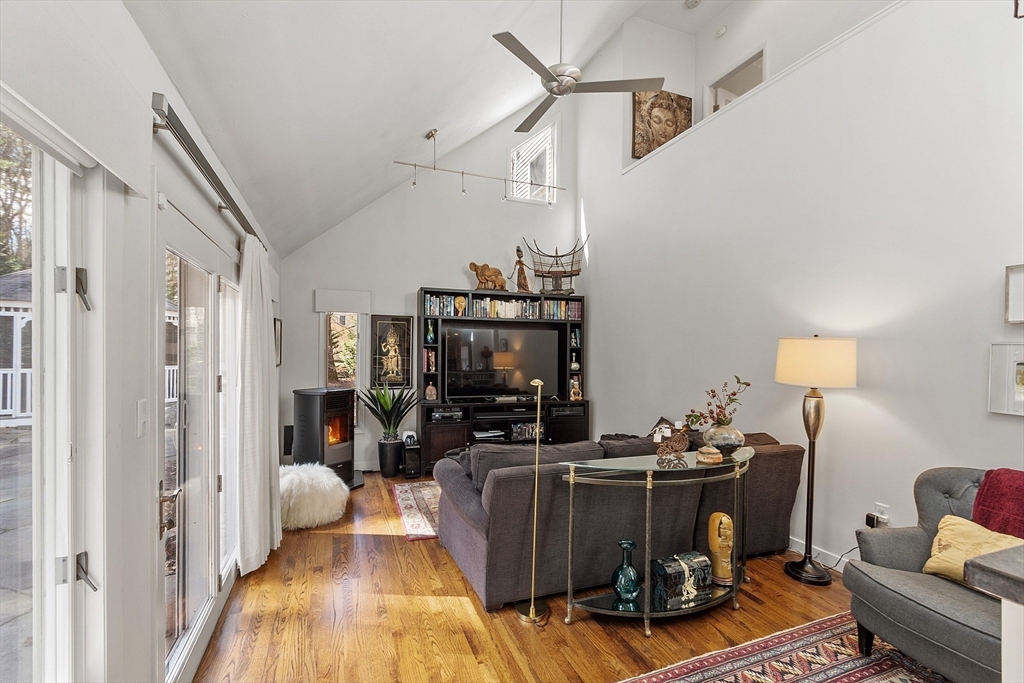 127 Spectacle Pond Rd