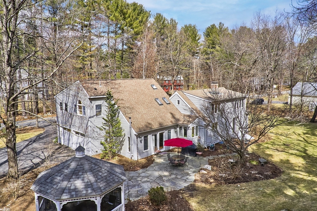 127 Spectacle Pond Rd