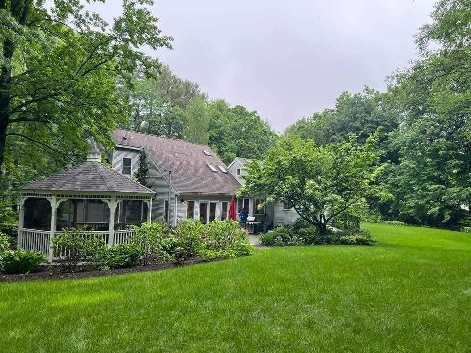 127 Spectacle Pond Rd