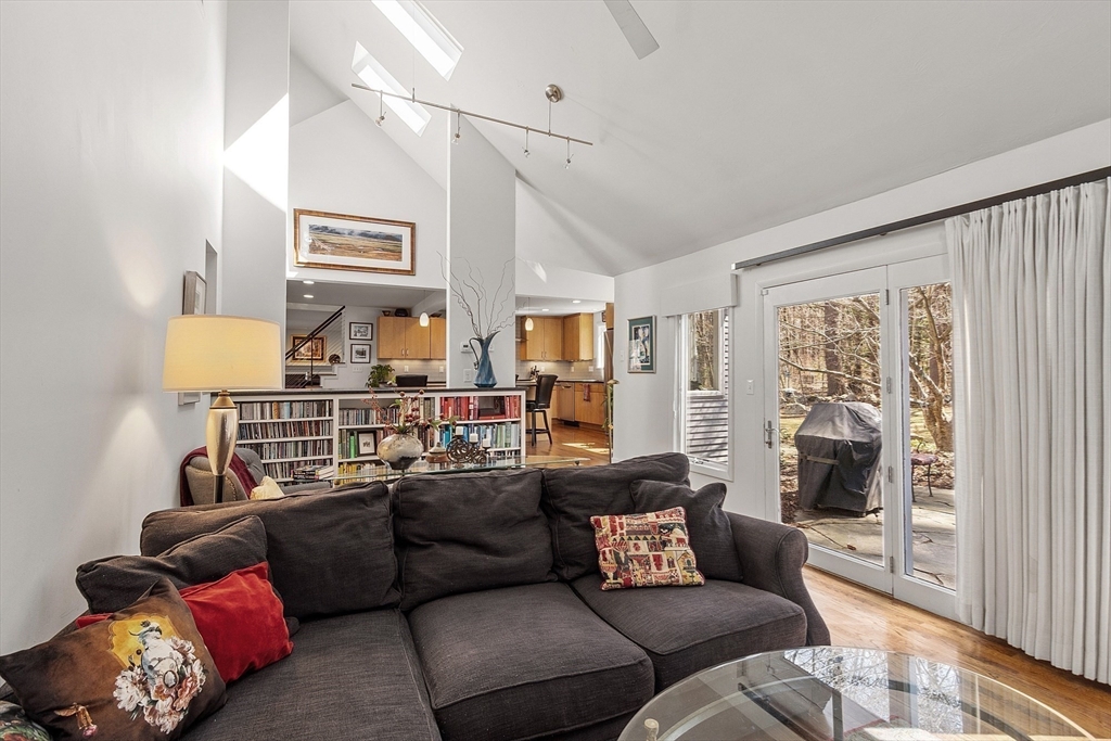 127 Spectacle Pond Rd