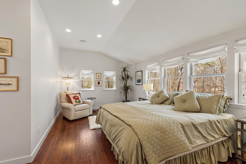 127 Spectacle Pond Rd