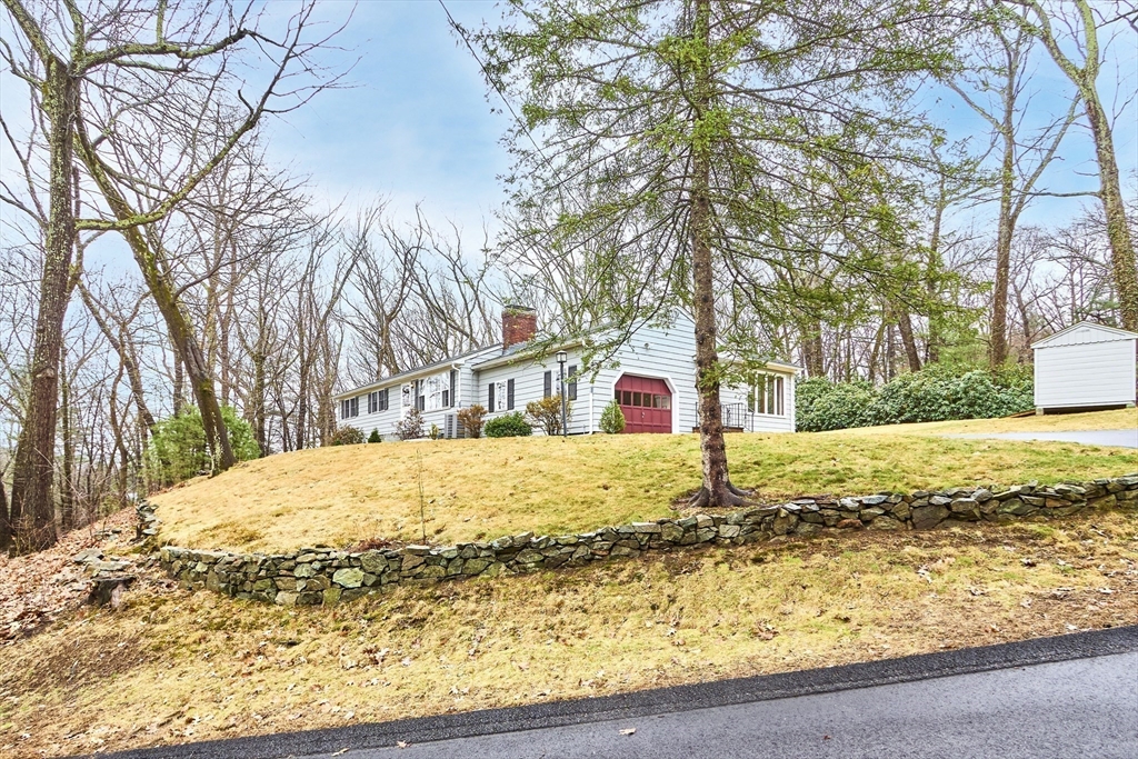 17 Monument Hill Road