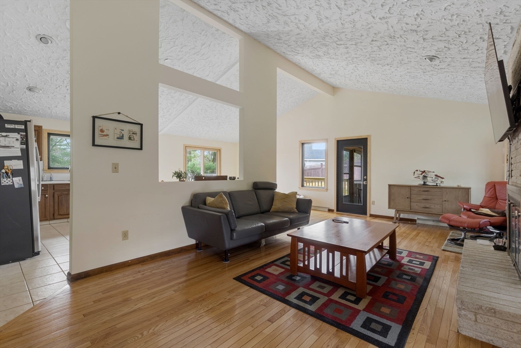 8 Hickory Hill Rd