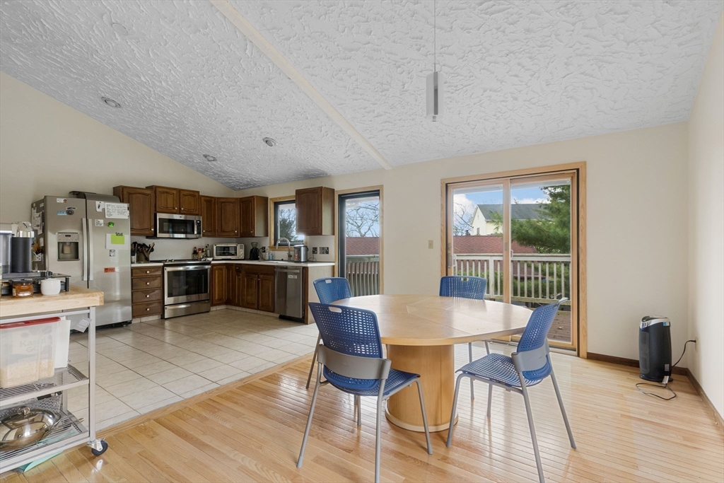 8 Hickory Hill Rd