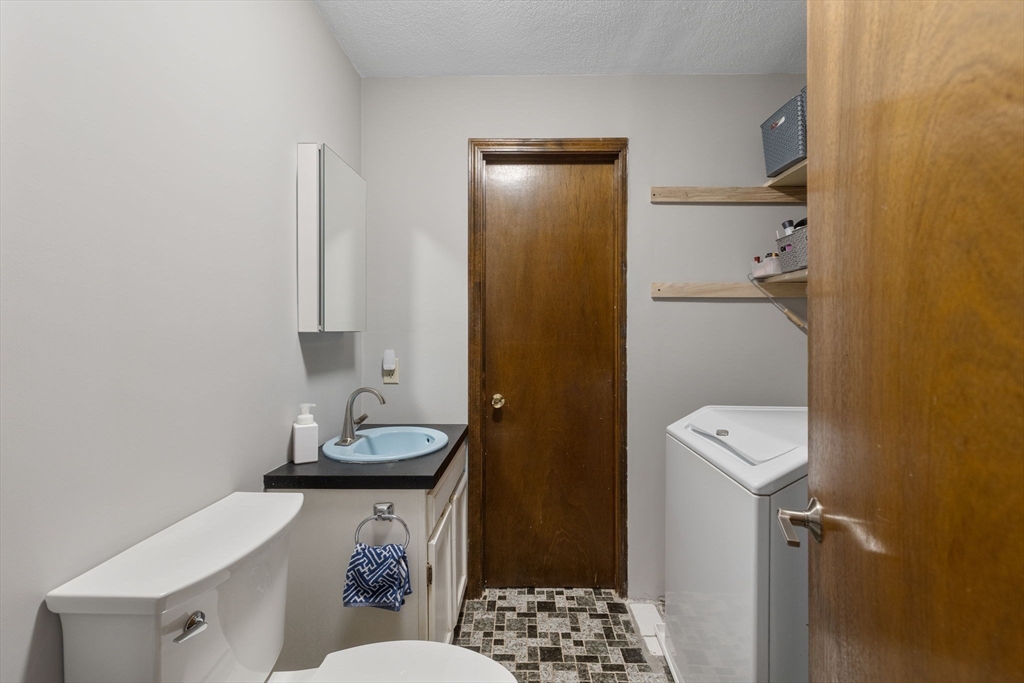 8 Hickory Hill Rd