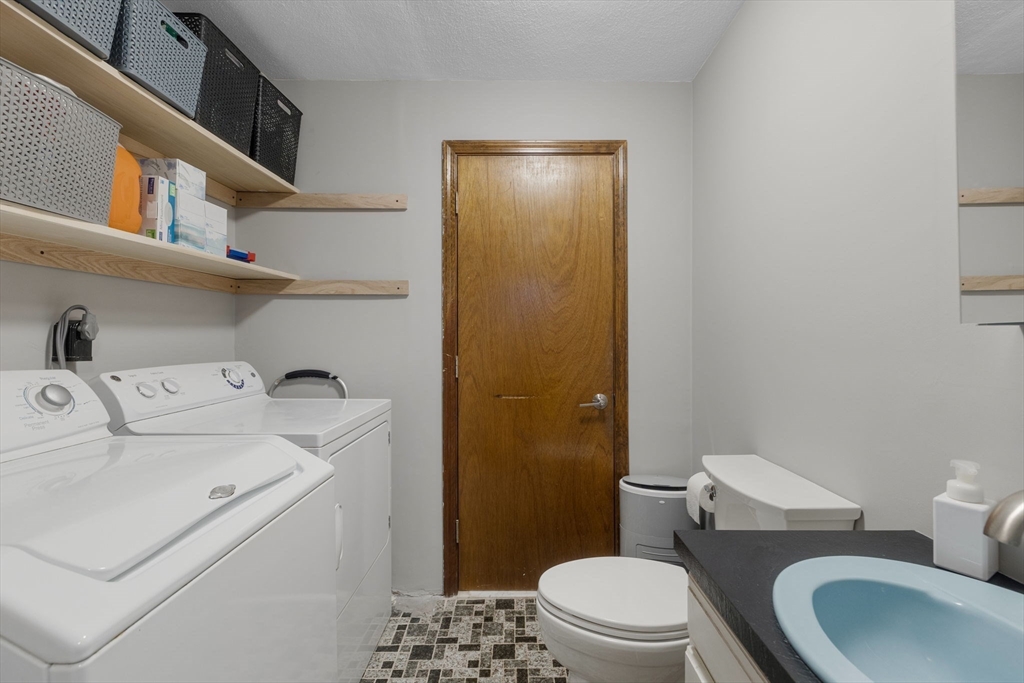 8 Hickory Hill Rd