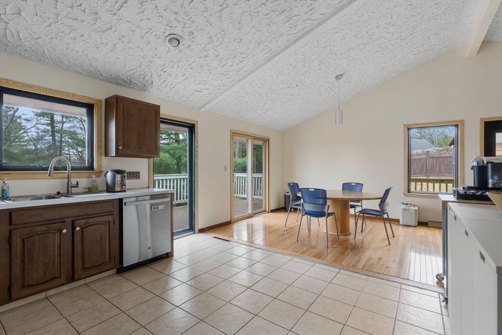 8 Hickory Hill Rd