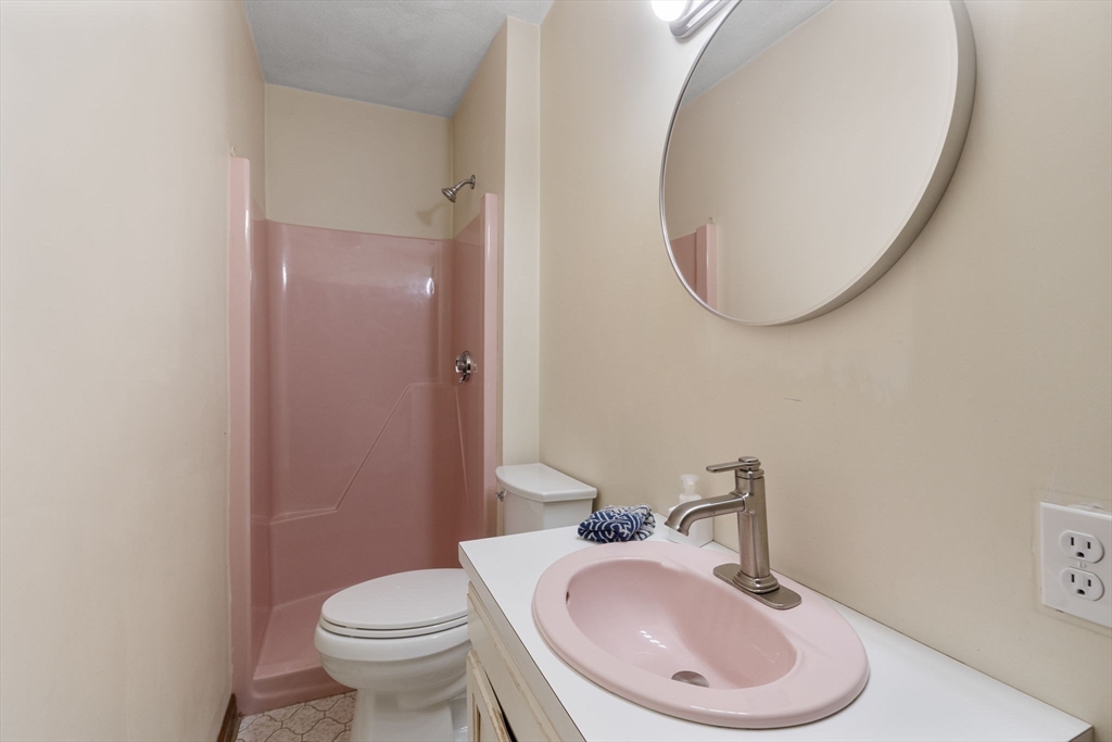 8 Hickory Hill Rd