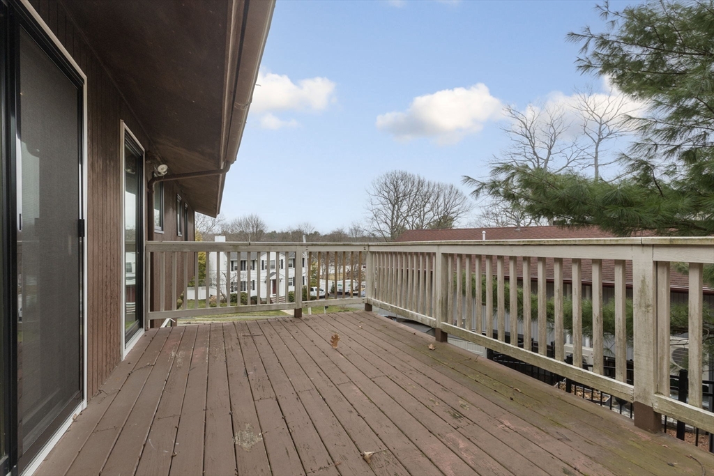 8 Hickory Hill Rd