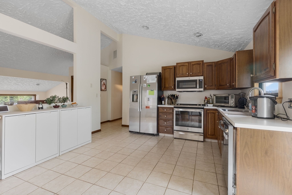 8 Hickory Hill Rd