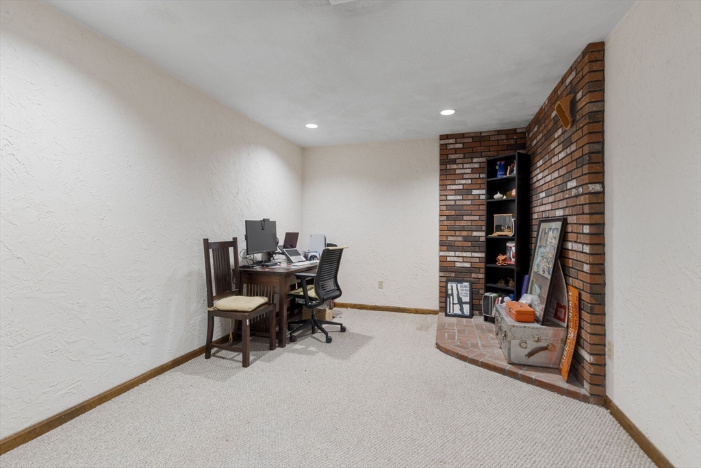 8 Hickory Hill Rd