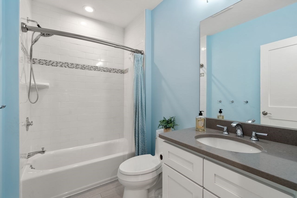 11 Carthay Cir # 11