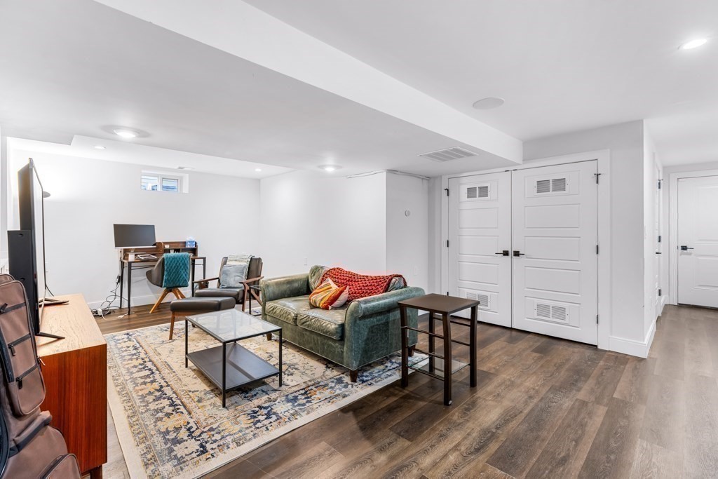 24 Robinson St # 24