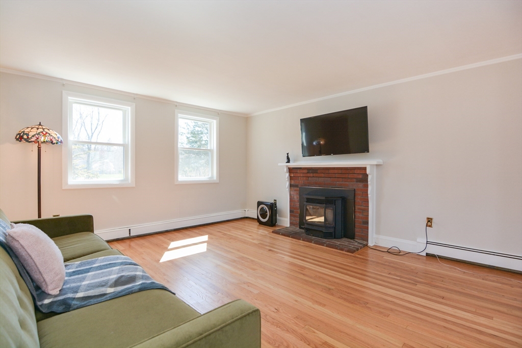 41 Flint Rd