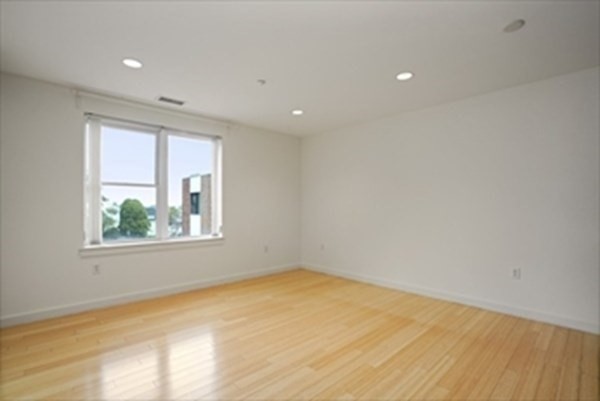 99 Chestnut Hill Ave # 307