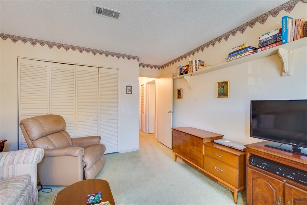 303 Tuckers Ln # 303