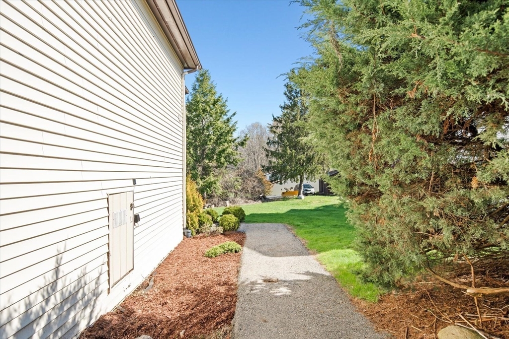18 Senee Ct # 18