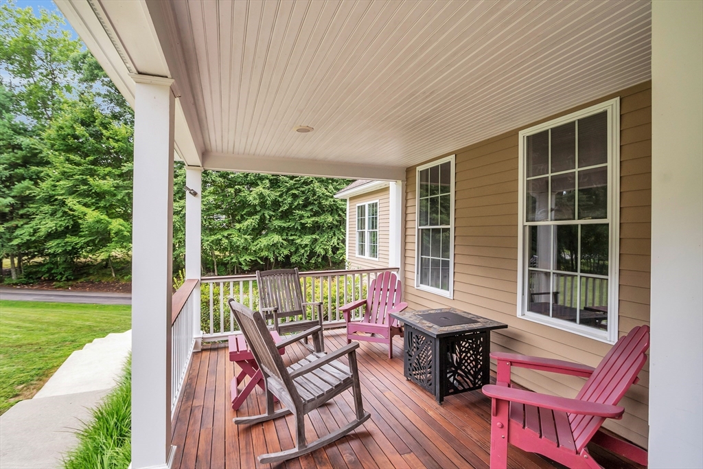 18 Danforth Ln