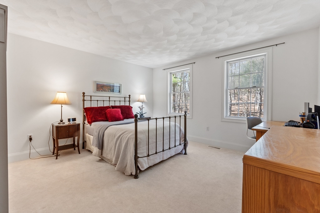 18 Danforth Ln