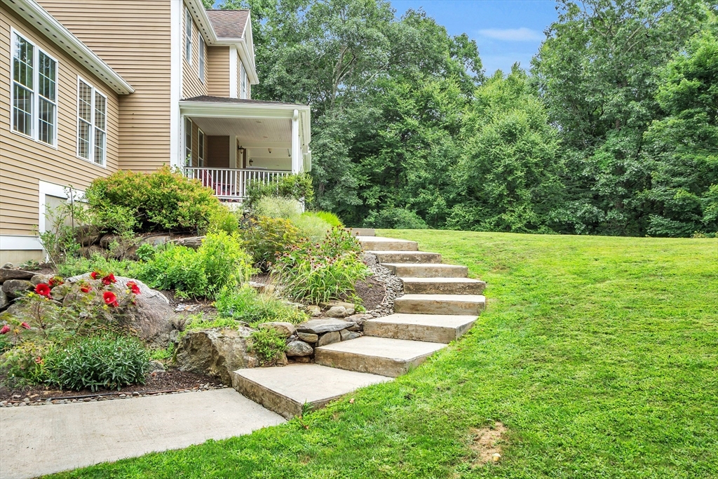 18 Danforth Ln