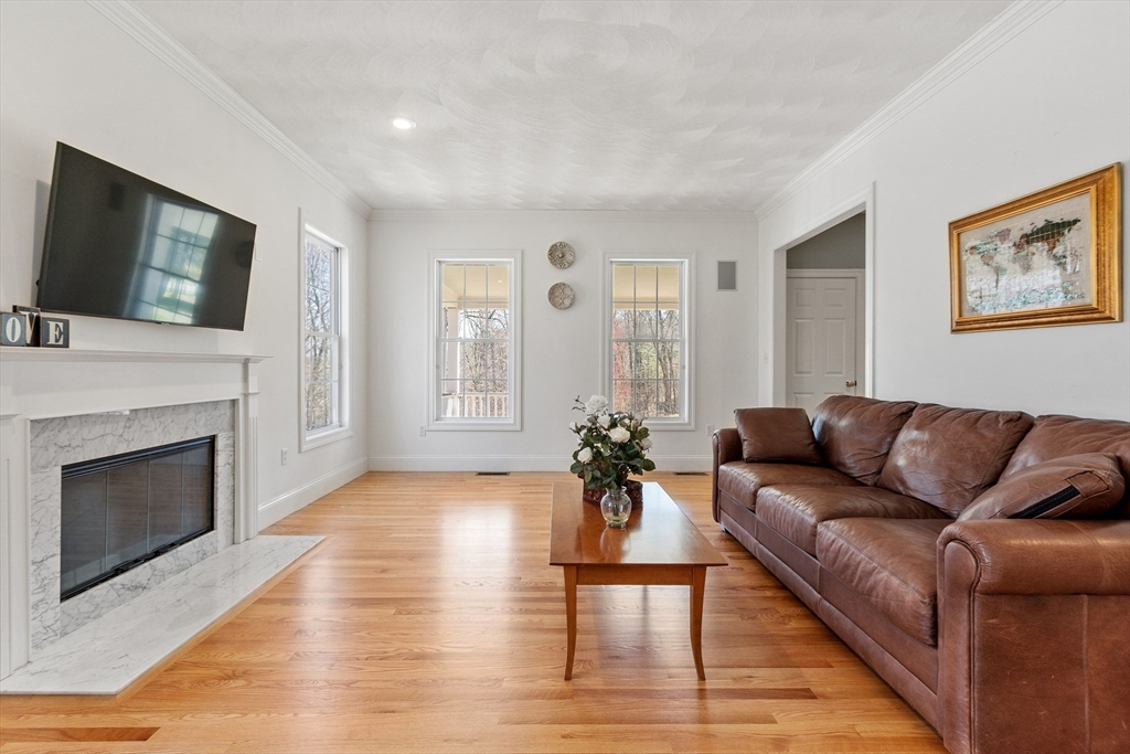 18 Danforth Ln