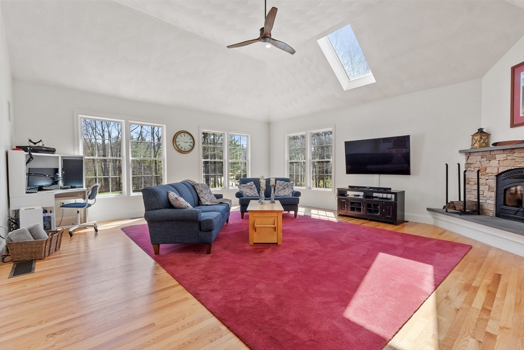 18 Danforth Ln
