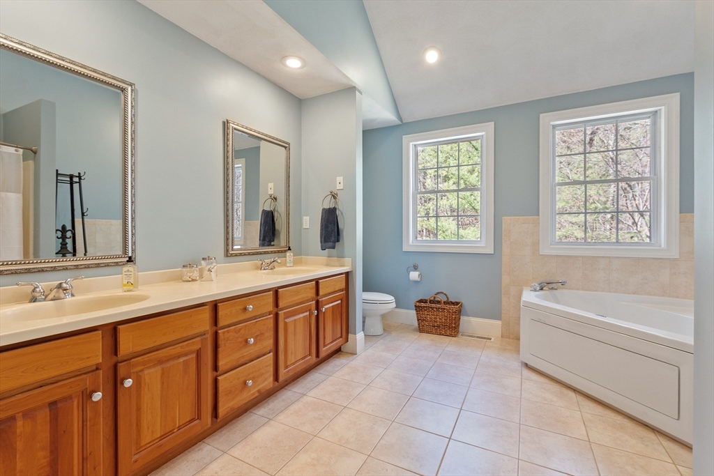 18 Danforth Ln
