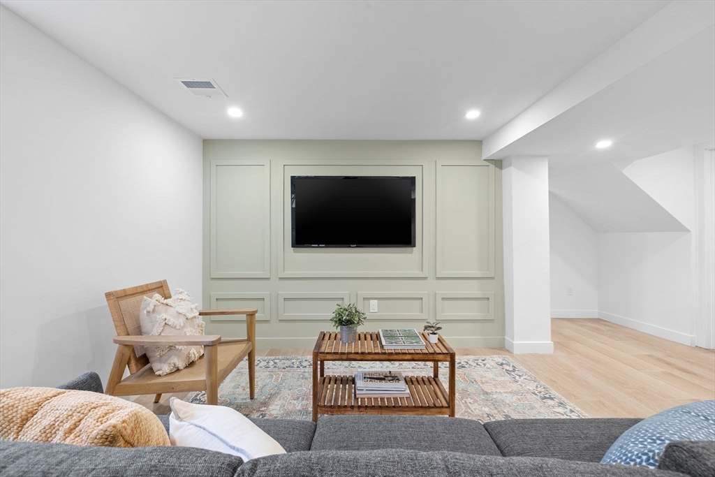 16 Edgar Ave