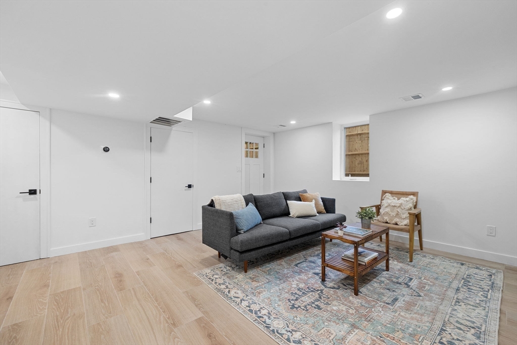 16 Edgar Ave